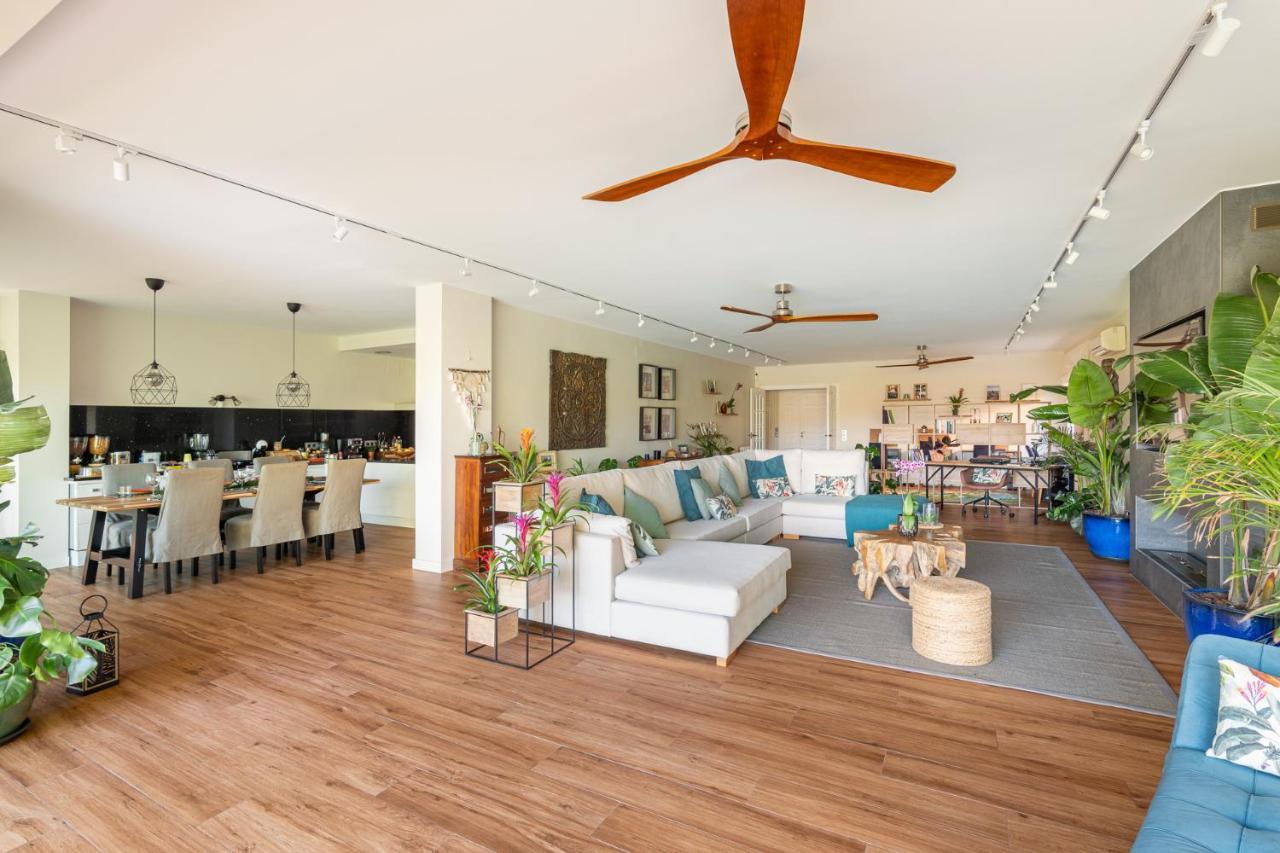 Barcelona'S Tropical Oasis Villa ซานต์ ฮัสต์ เดสเวร์น ภายนอก รูปภาพ