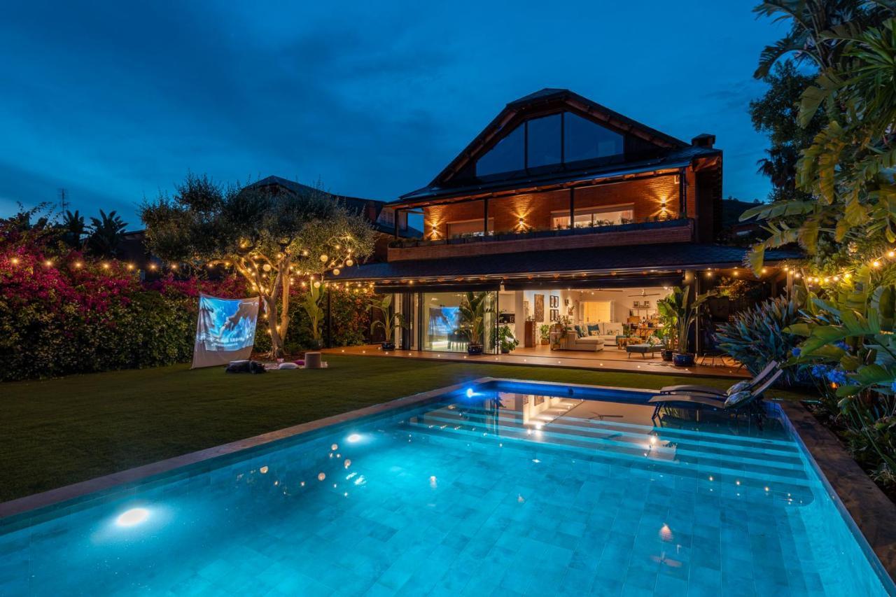 Barcelona'S Tropical Oasis Villa ซานต์ ฮัสต์ เดสเวร์น ภายนอก รูปภาพ