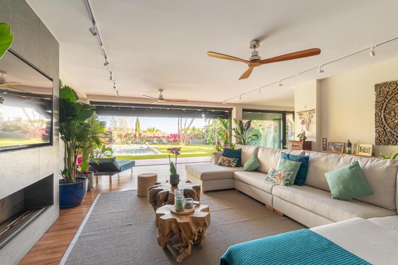Barcelona'S Tropical Oasis Villa ซานต์ ฮัสต์ เดสเวร์น ภายนอก รูปภาพ