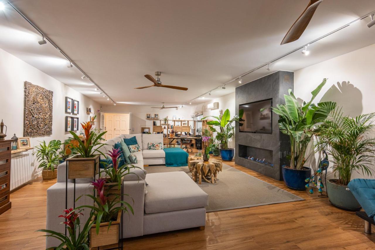 Barcelona'S Tropical Oasis Villa ซานต์ ฮัสต์ เดสเวร์น ภายนอก รูปภาพ